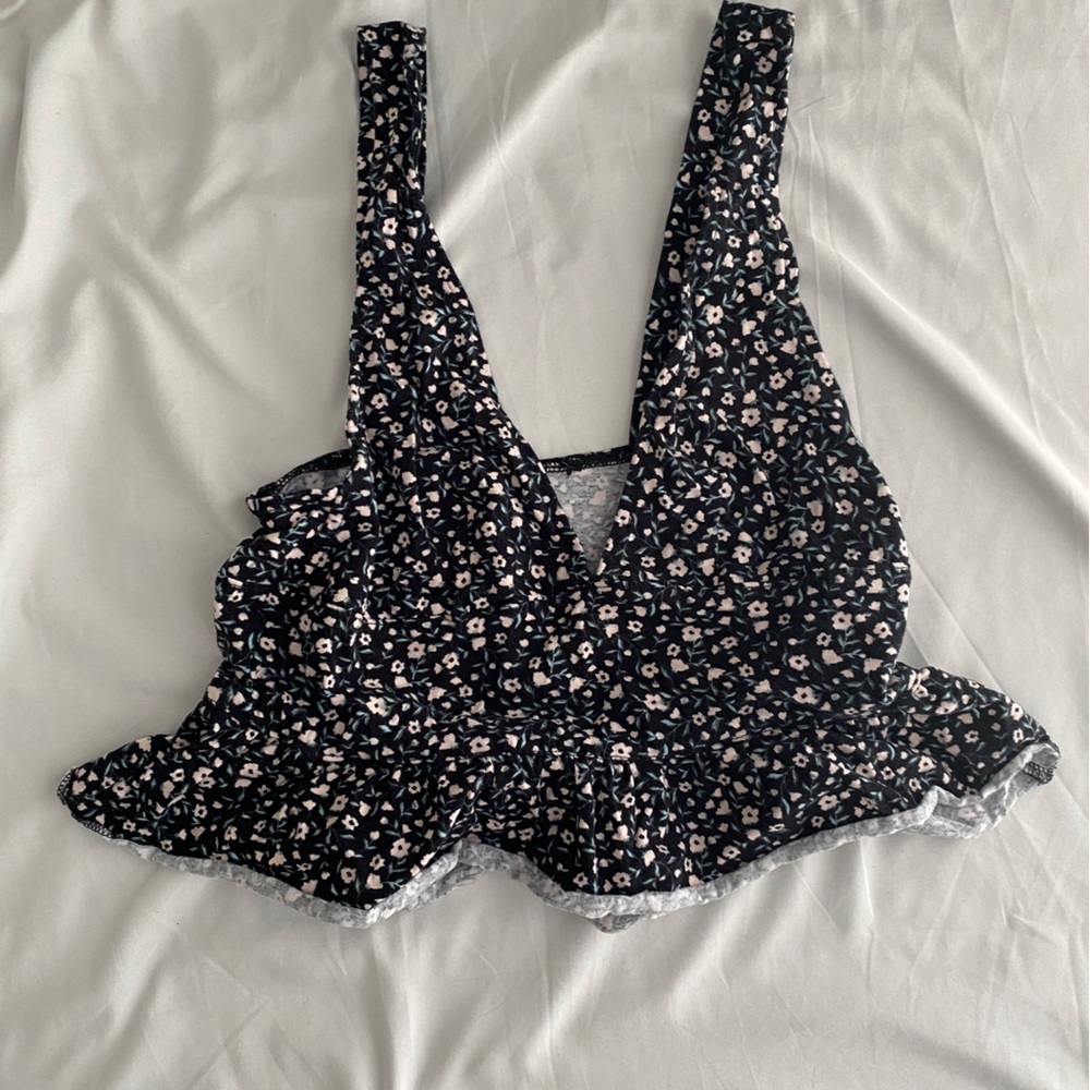 💖 4 for $25 sale 🎉 
Forever 21 floral tank top